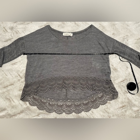 ABERCROMBIE & FITCH Long Sleeve Lace Trim High Low Top Small - Picture 5 of 12